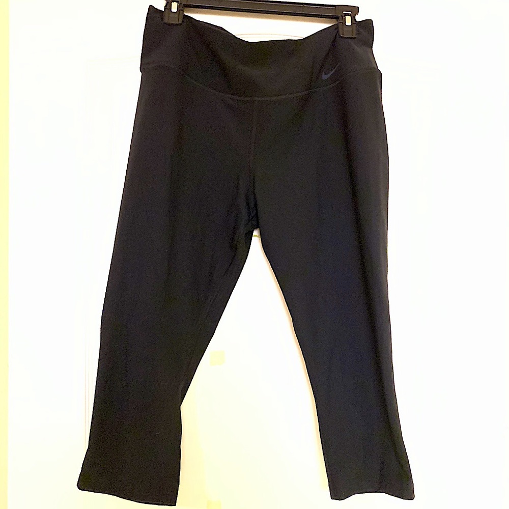 Nike recycled mid rise capri dri fit leggings